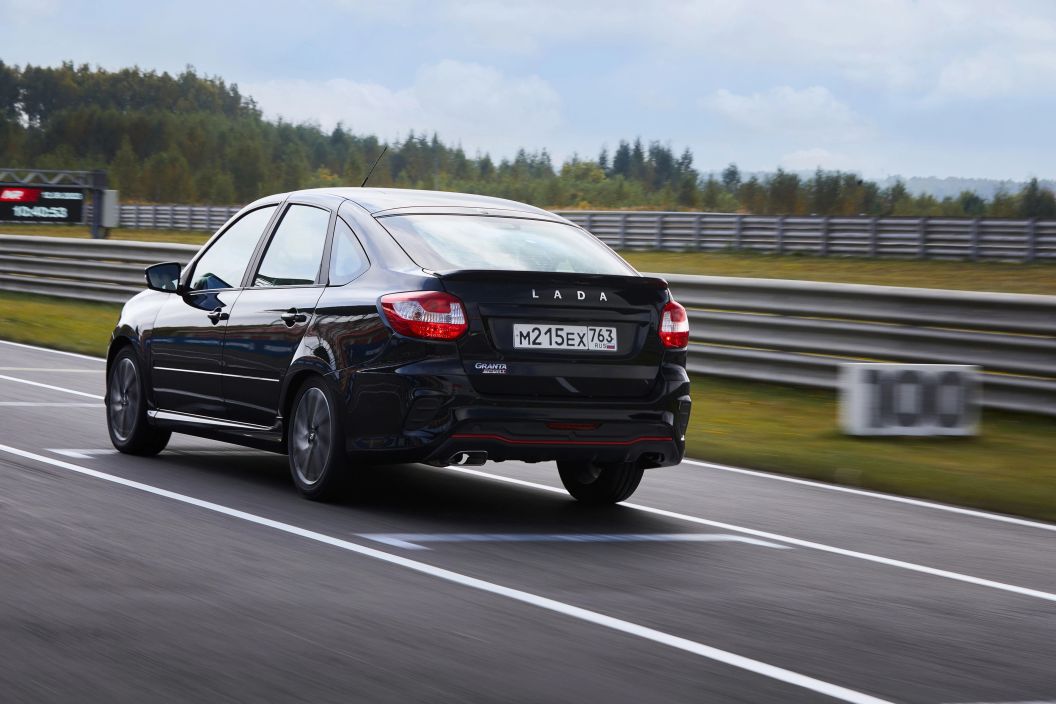 Lada Granta Sport лифтбек Комфорт  1.6 МКПП фото 2