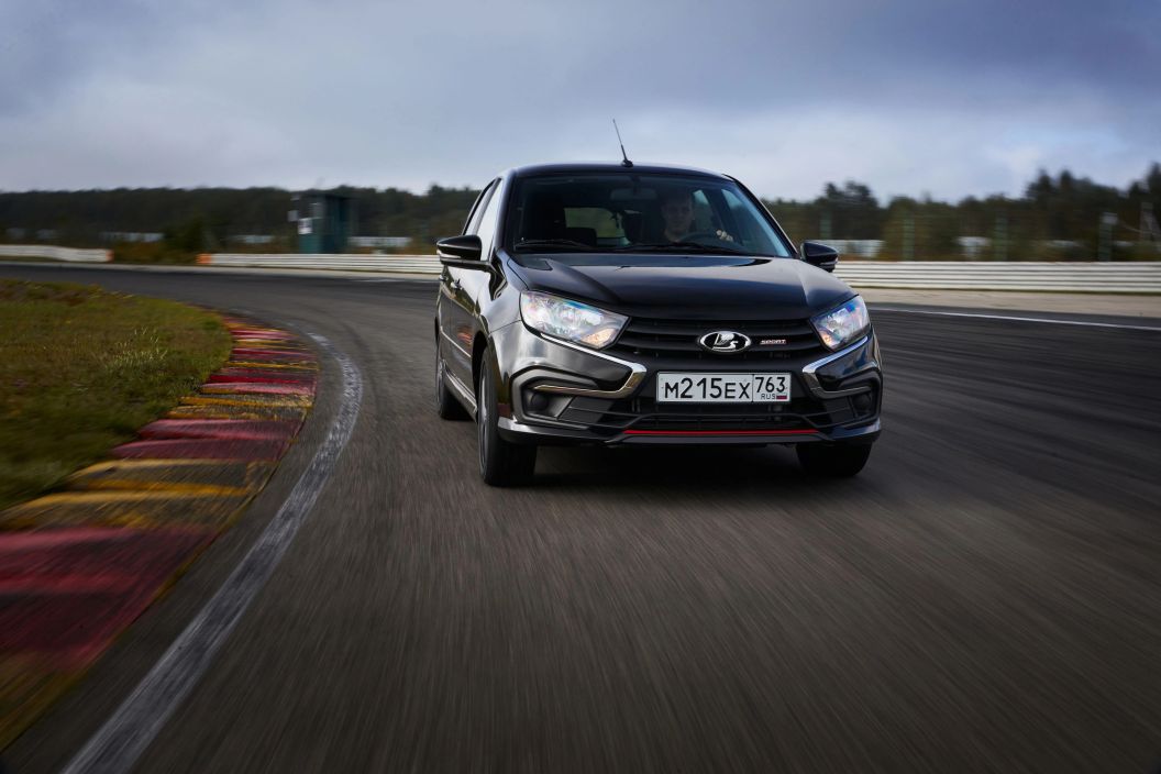 Lada Granta Sport лифтбек Комфорт  1.6 МКПП фото 5