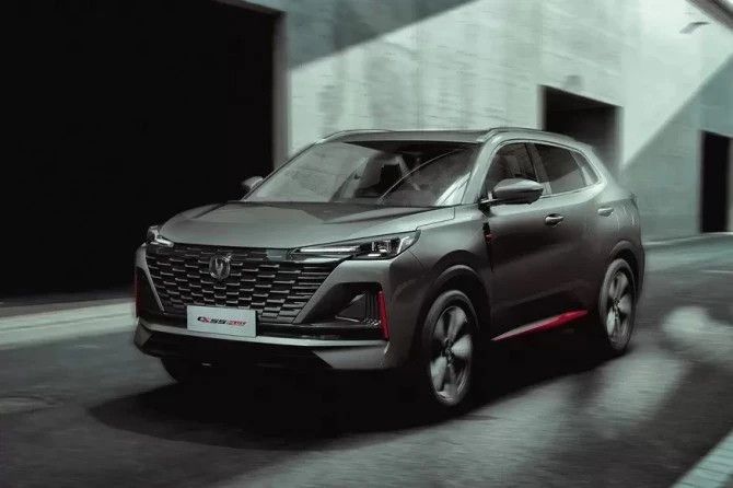 Changan CS55PLUS / UNI-S Люкс/ Luxe 1.5 DCT фото 4