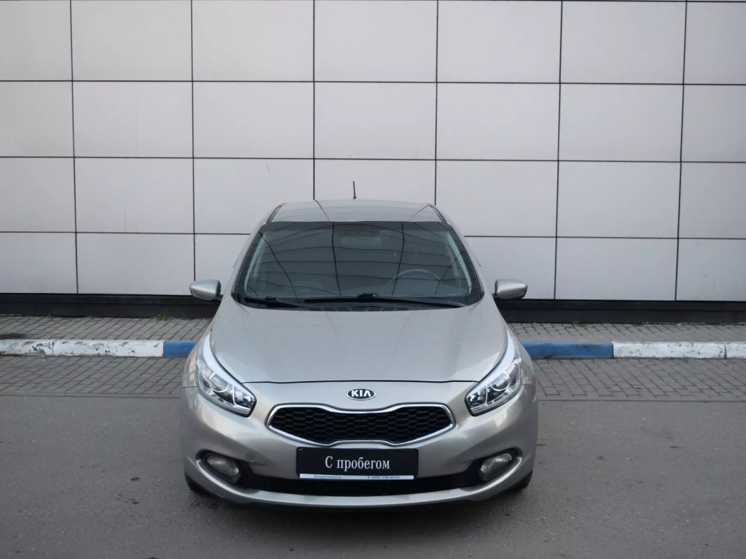 Kia Ceed Luxe 1.6 АКПП, 2015 фото 2