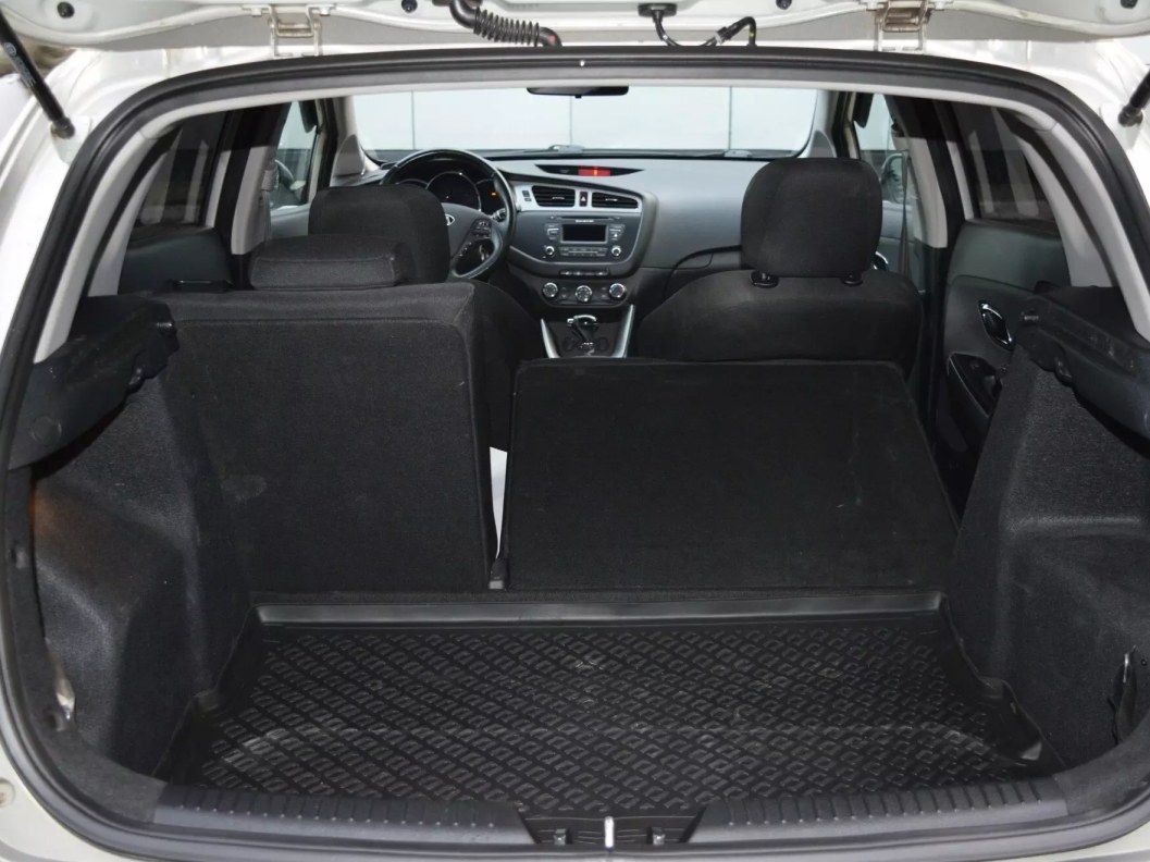 Kia Ceed Luxe 1.6 АКПП, 2015 фото 16