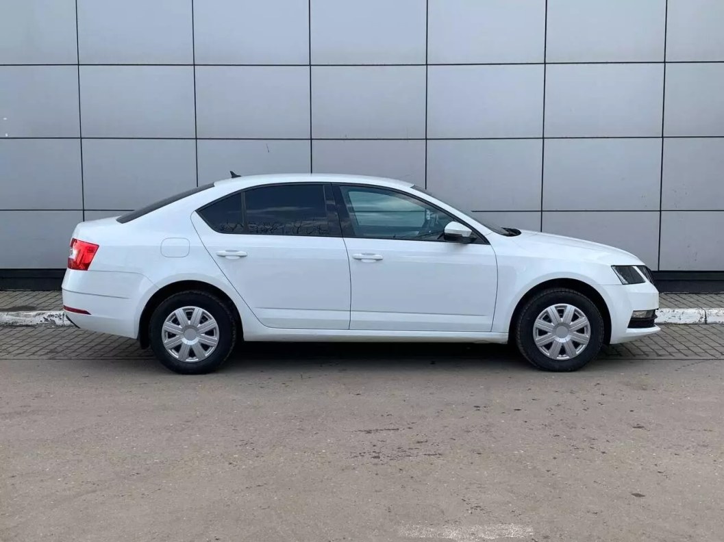 Skoda Octavia 1.6 АКПП, 2019 фото 4