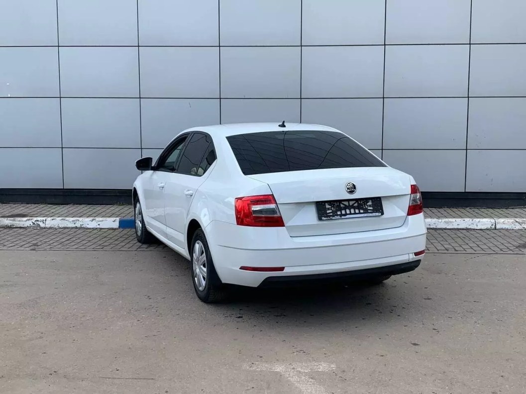 Skoda Octavia 1.6 АКПП, 2019 фото 8