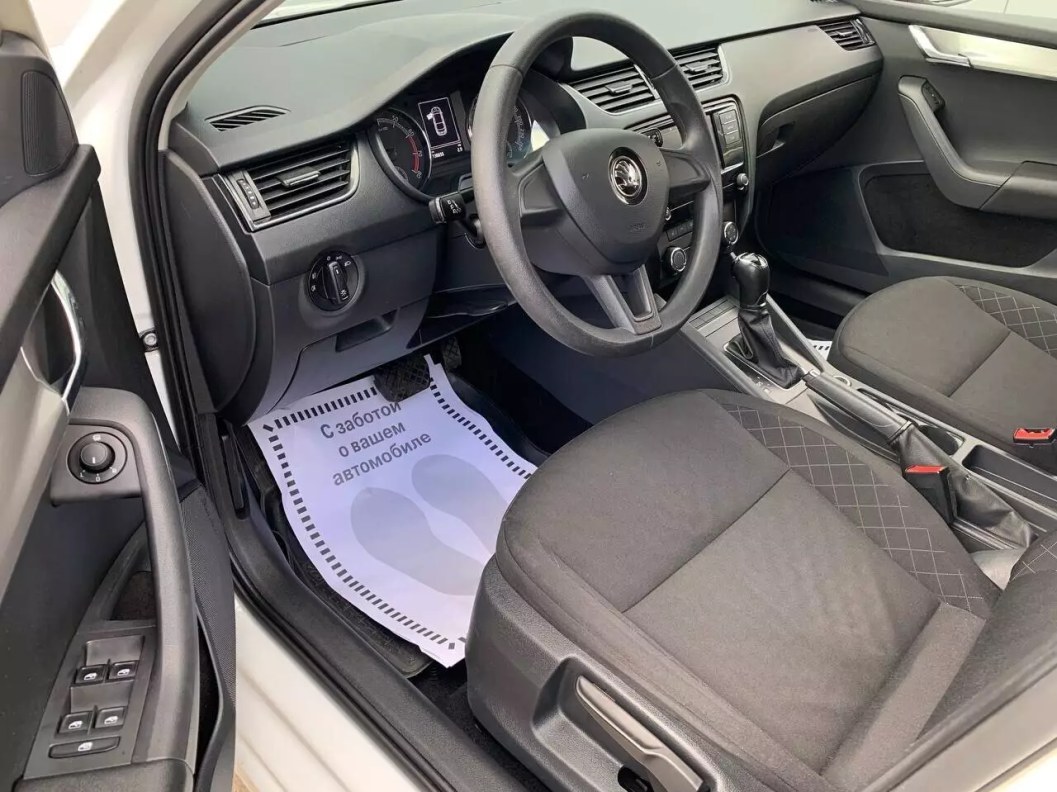Skoda Octavia 1.6 АКПП, 2019 фото 9