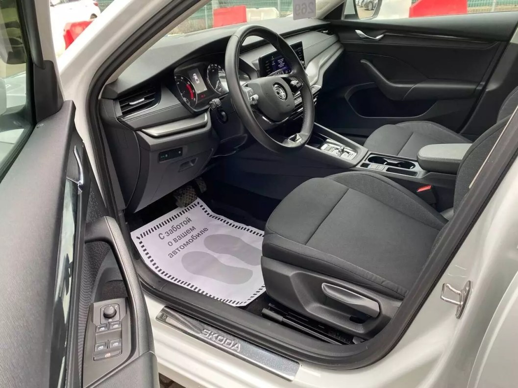 Skoda Octavia 1.4 АКПП, 2021 фото 9
