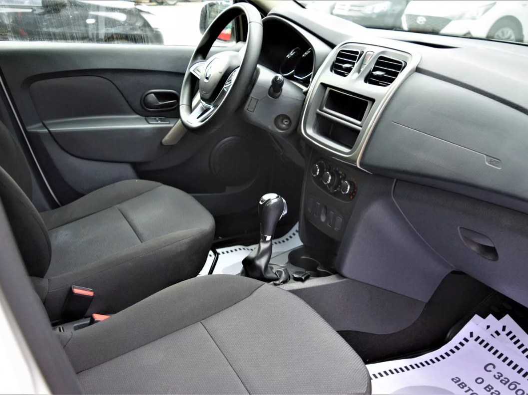 Renault Logan Life 1.6 АКПП, 2019 фото 9