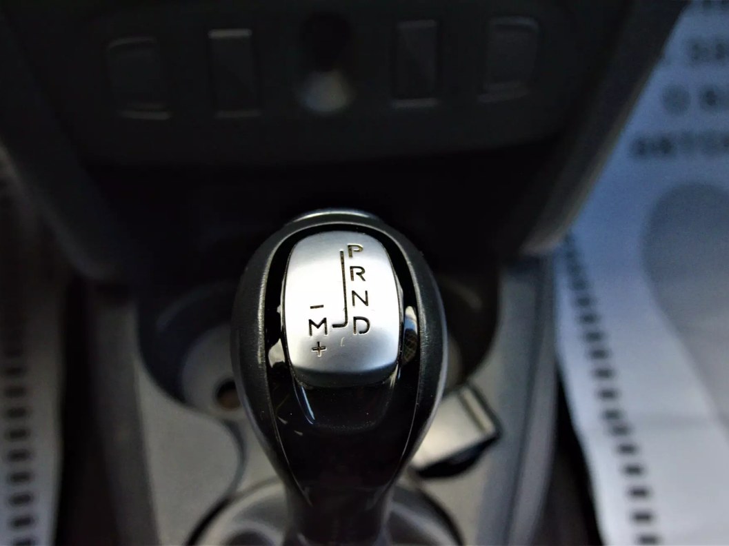 Renault Logan Life 1.6 АКПП, 2019 фото 13