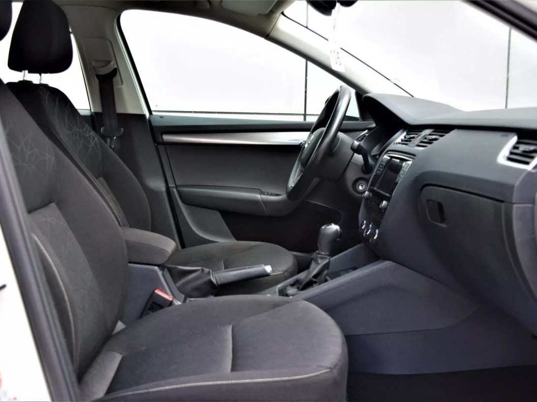 Skoda Octavia 1.6 АКПП, 2018 фото 11