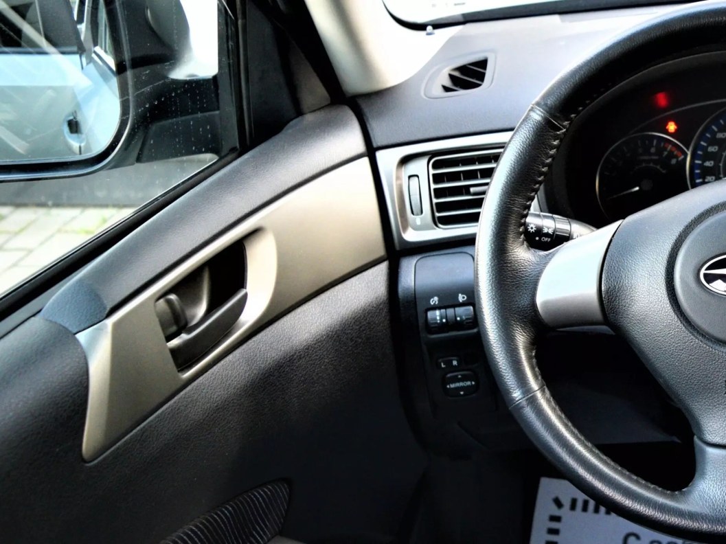 Subaru Forester 2.0 АКПП, 2010 фото 15