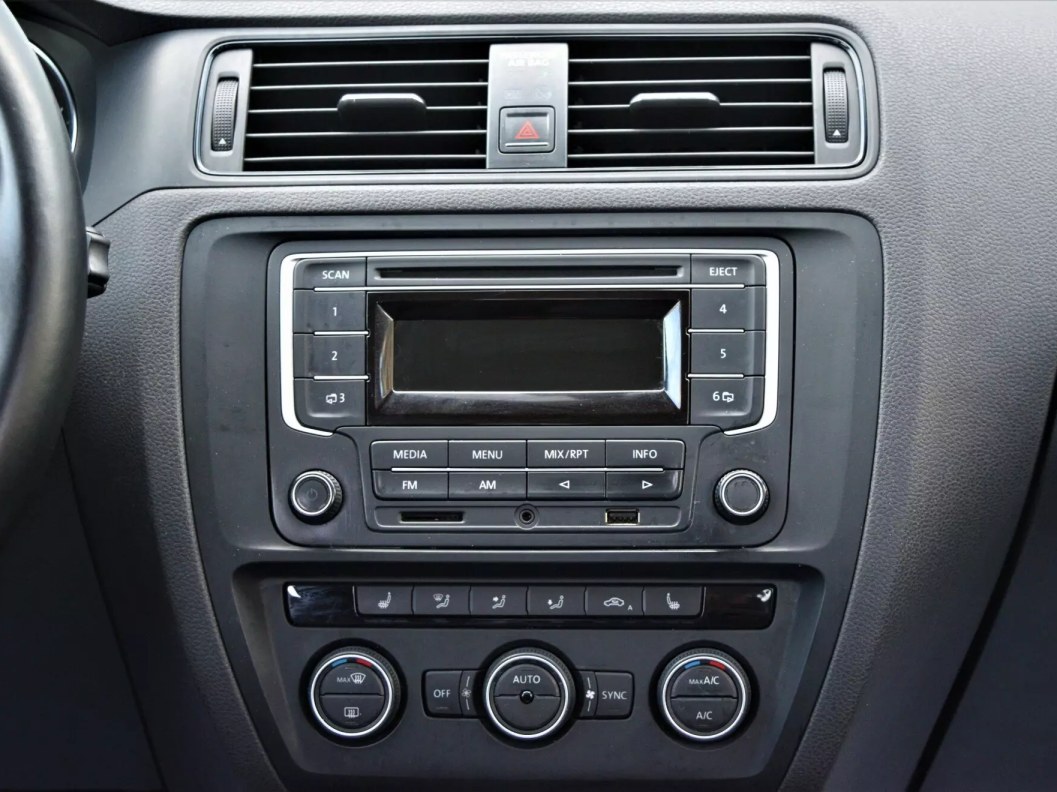 Volkswagen Jetta 1.4 DSG, 2015 фото 17