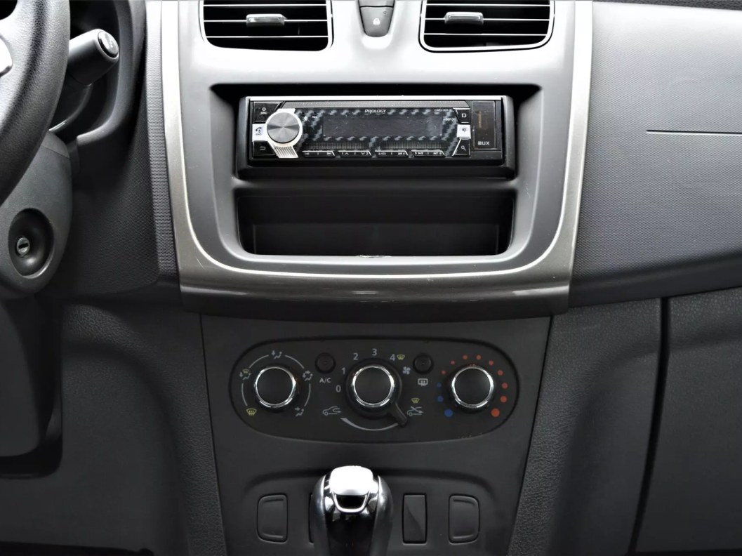 Renault Logan Life 1.6 АКПП, 2019 фото 10