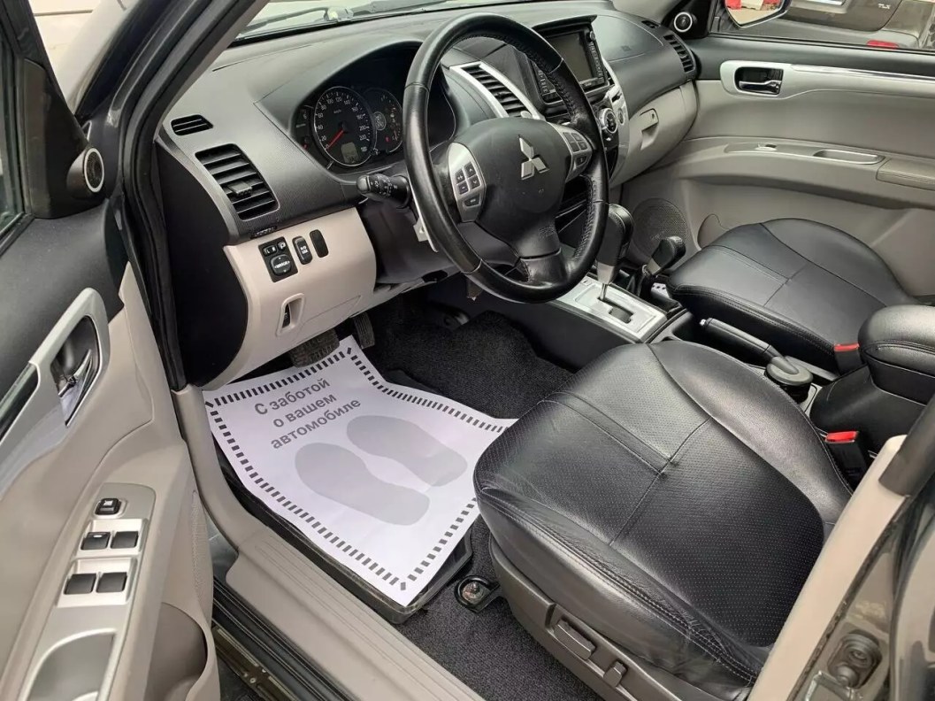 Mitsubishi Pajero Sport Ultimate S03 2.5 АКПП, 2013 фото 8