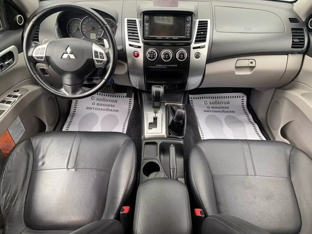 Mitsubishi Pajero Sport Ultimate S03 2.5 АКПП, 2013 фото 9