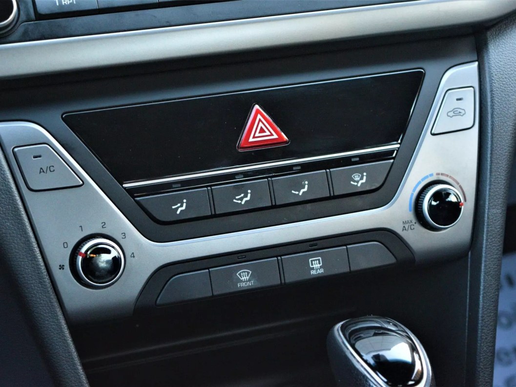 Hyundai Elantra Active 1.6 АКПП, 2016 фото 18