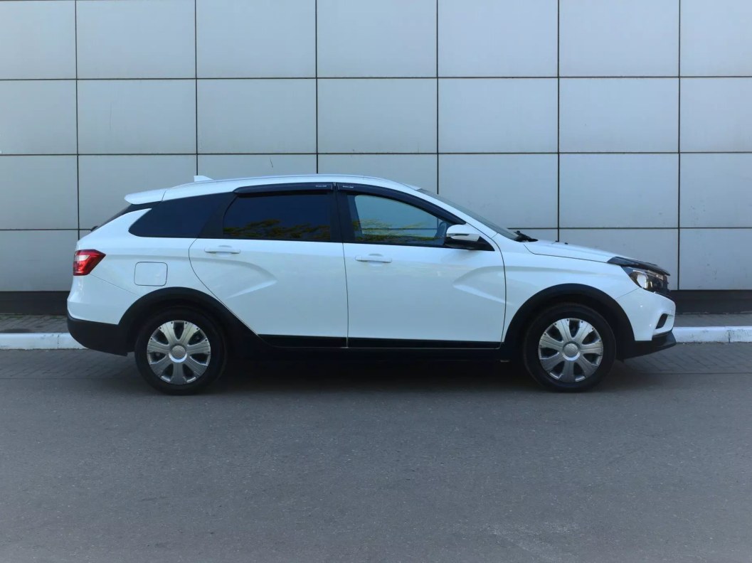 ВАЗ (Lada) Vesta GFK32-52-XK2 Luxe Multimedia 1.8 АМТ, 2020 фото 8