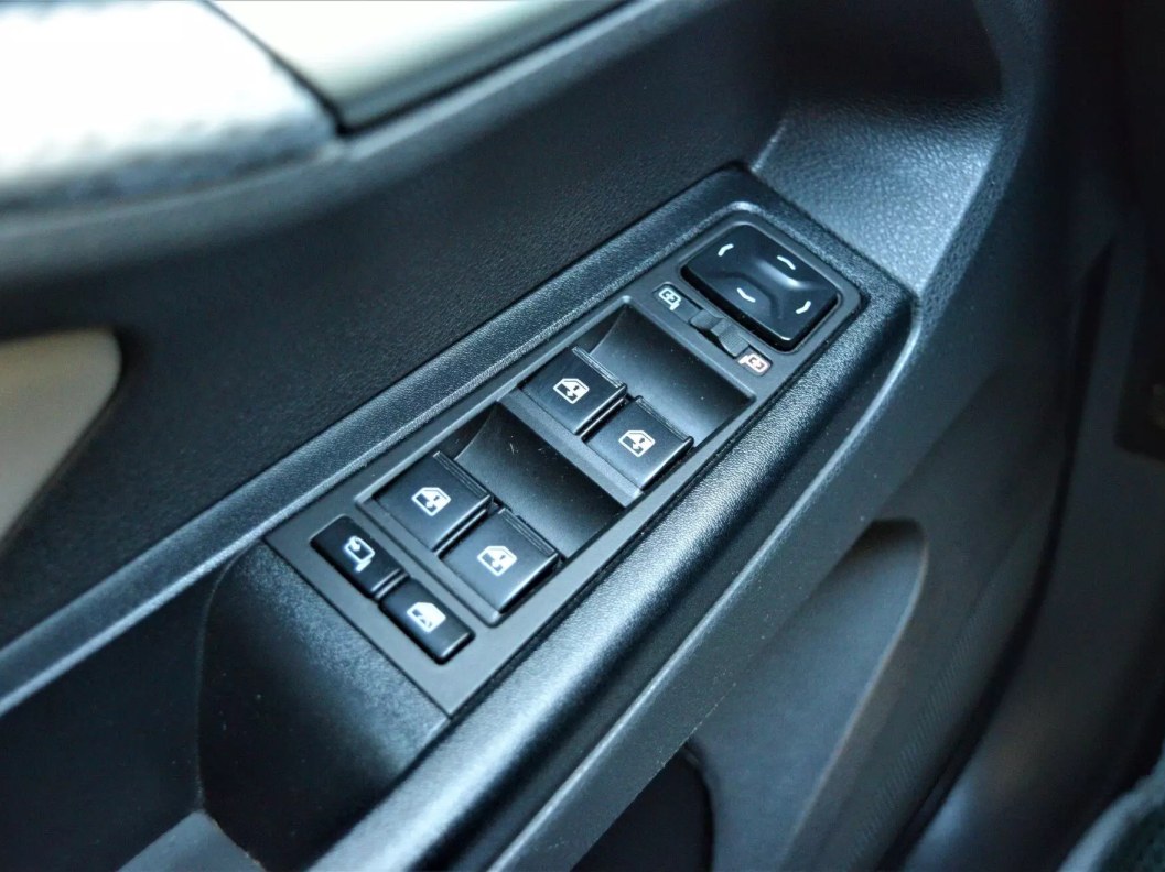 ВАЗ (Lada) Vesta GFK32-52-XK2 Luxe Multimedia 1.8 АМТ, 2020 фото 14