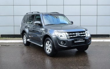Mitsubishi Pajero Instyle S82