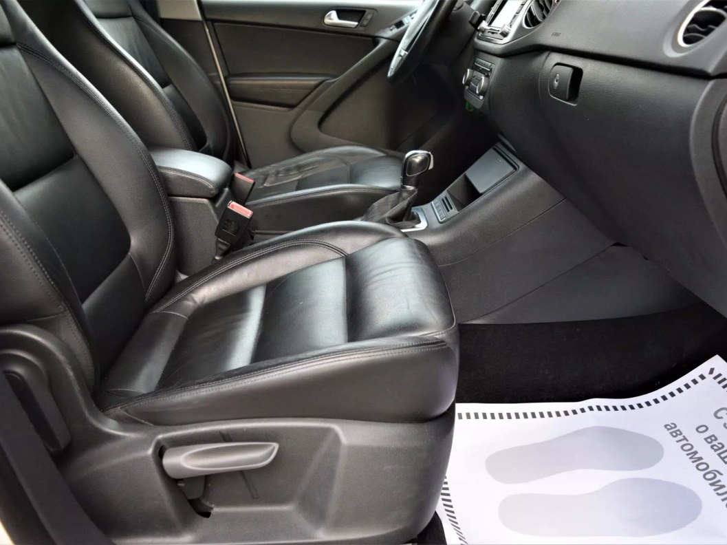 Volkswagen Tiguan 2.0 АКПП, 2011 фото 8