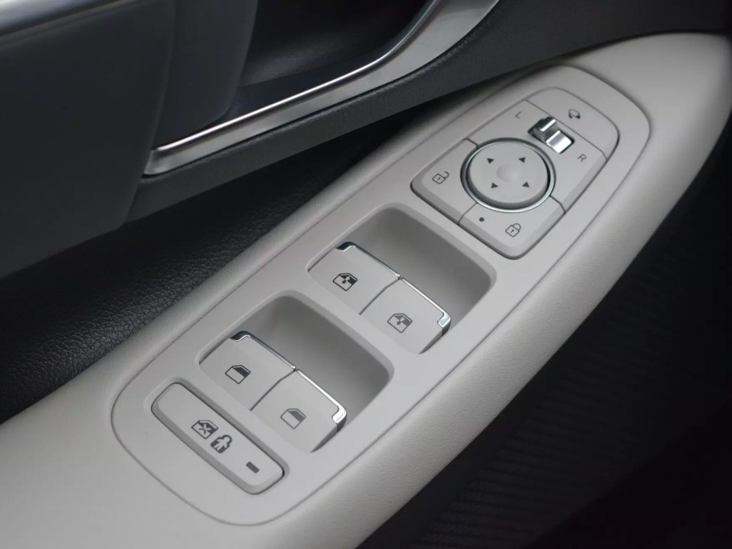Hyundai Sonata бензин, АКПП, передний привод , 2019 фото 12
