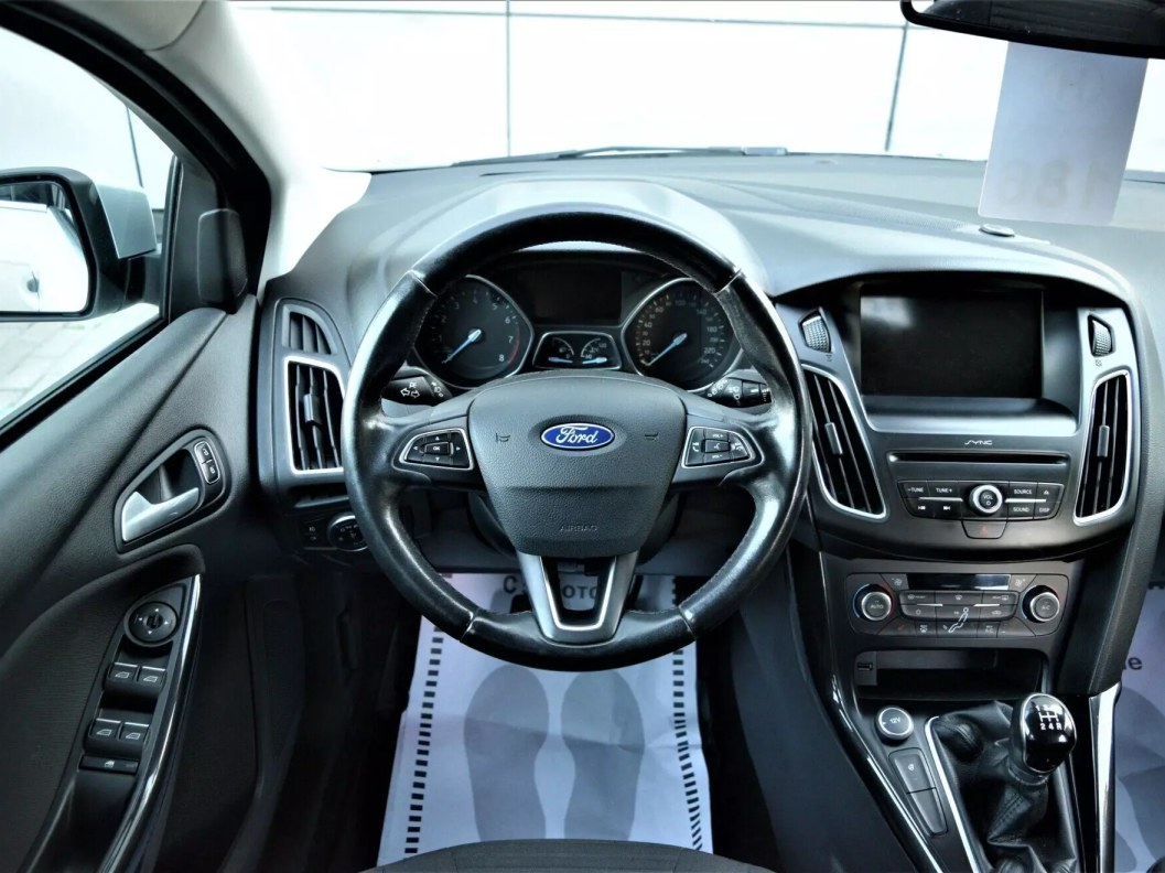 Ford Focus SYNC Edition 1.6 МКПП, 2016 фото 10