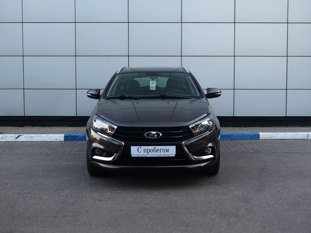 ВАЗ (Lada) Vesta GFK11-52-AK2 Luxe Multimedia 1.6 МКПП, 2019 фото 2