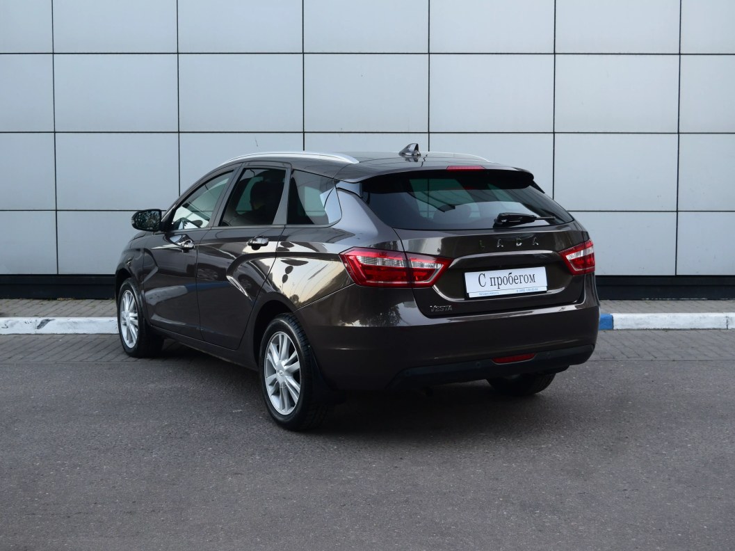 ВАЗ (Lada) Vesta GFK11-52-AK2 Luxe Multimedia 1.6 МКПП, 2019 фото 5