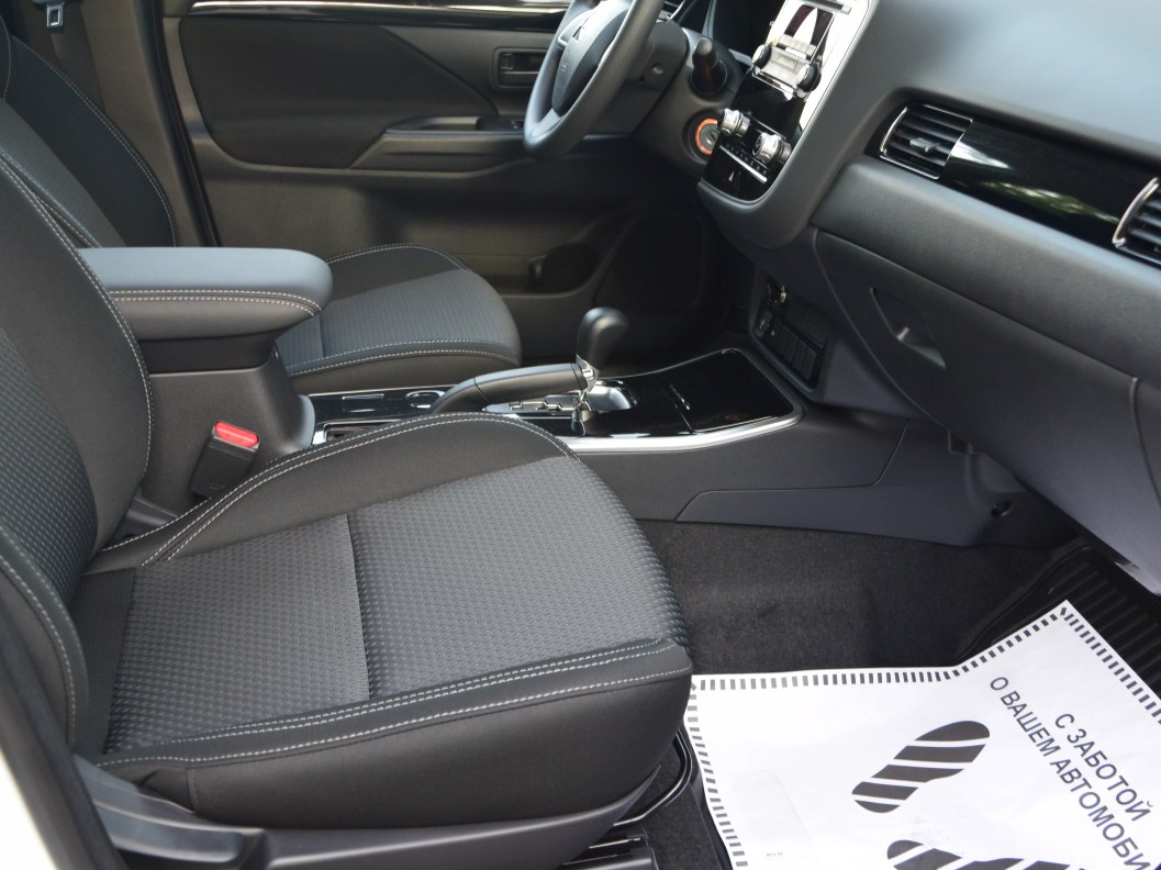 Mitsubishi Outlander Inform 2.0 CVT, 2021 фото 11
