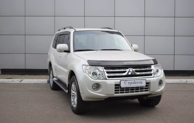 Mitsubishi Pajero Instyle S82
