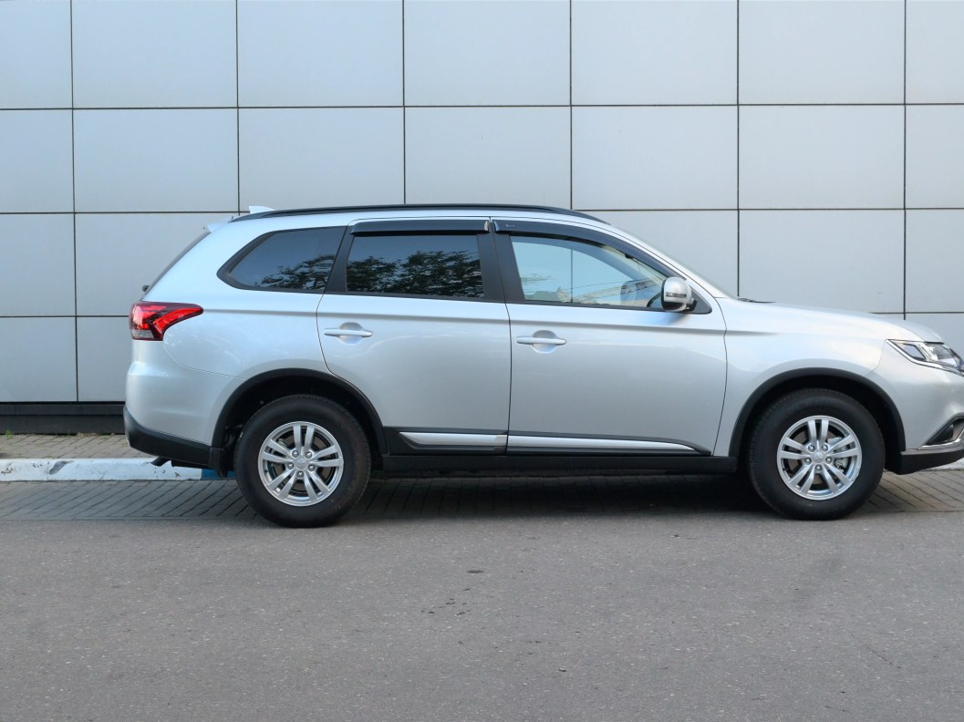 Mitsubishi Outlander Invite 2.0 CVT, 2021 фото 8