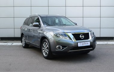 Nissan Pathfinder Mid