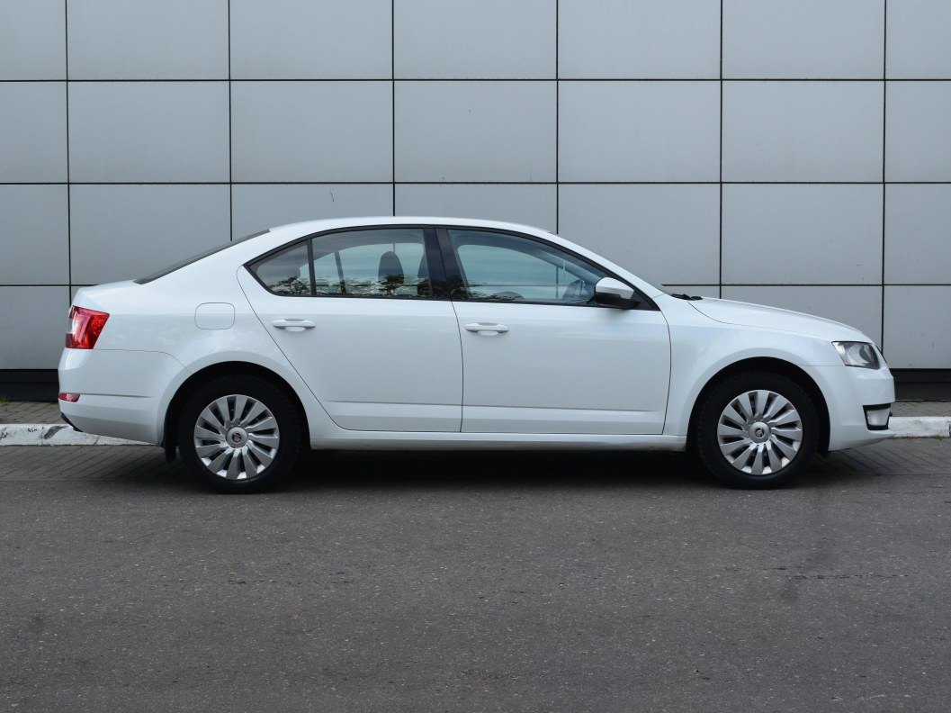 Skoda Octavia Ambition 1.6 МКПП, 2016 фото 8