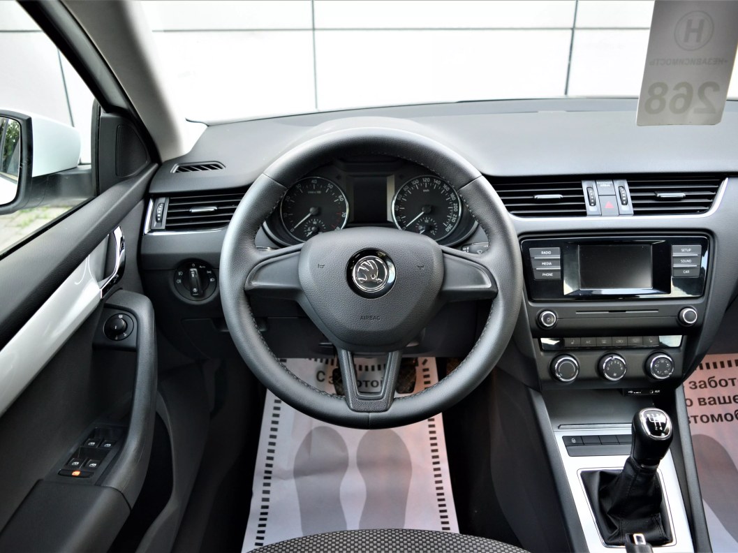 Skoda Octavia Ambition 1.6 МКПП, 2016 фото 17