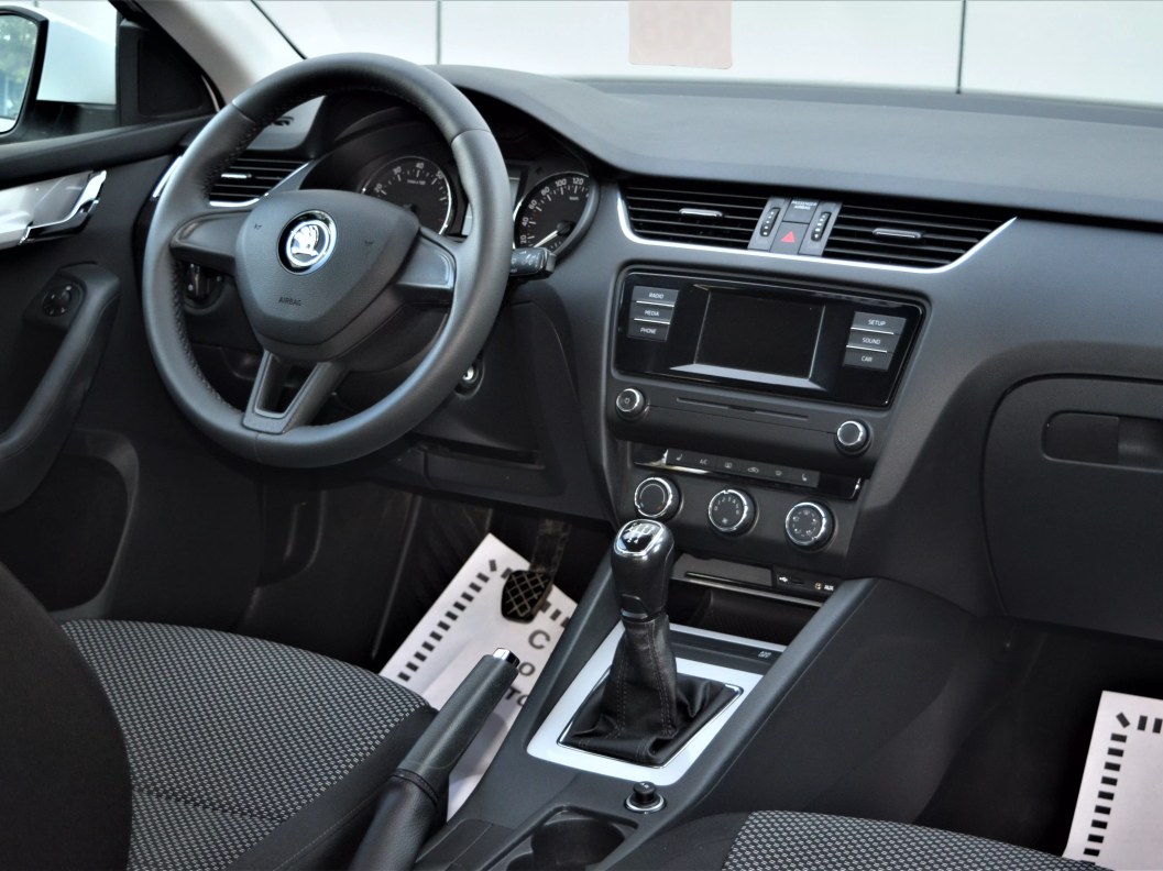 Skoda Octavia Ambition 1.6 МКПП, 2016 фото 19