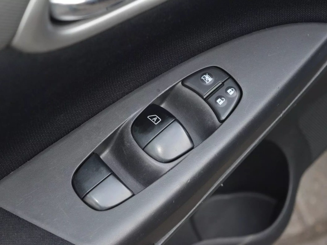 Nissan Sentra Tekna 1.6 CVT, 2015 фото 15