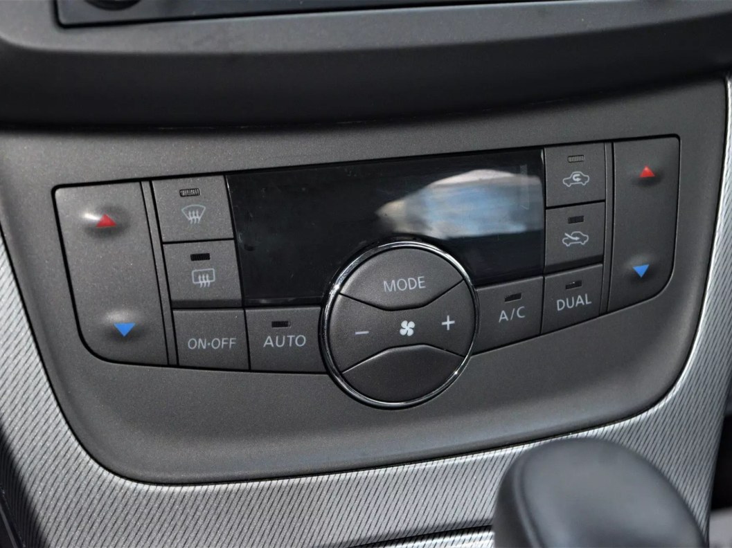 Nissan Sentra Tekna 1.6 CVT, 2015 фото 17