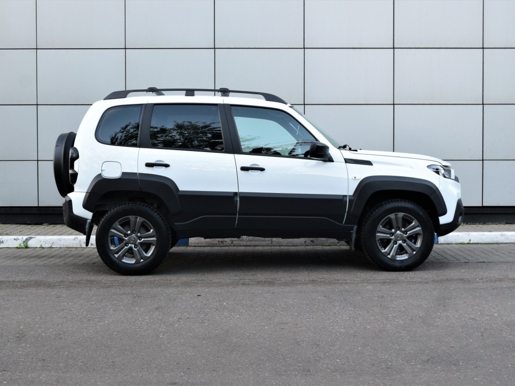 ВАЗ (Lada) Niva Luxe Offroad 1.7 МКПП, 2022 фото 4