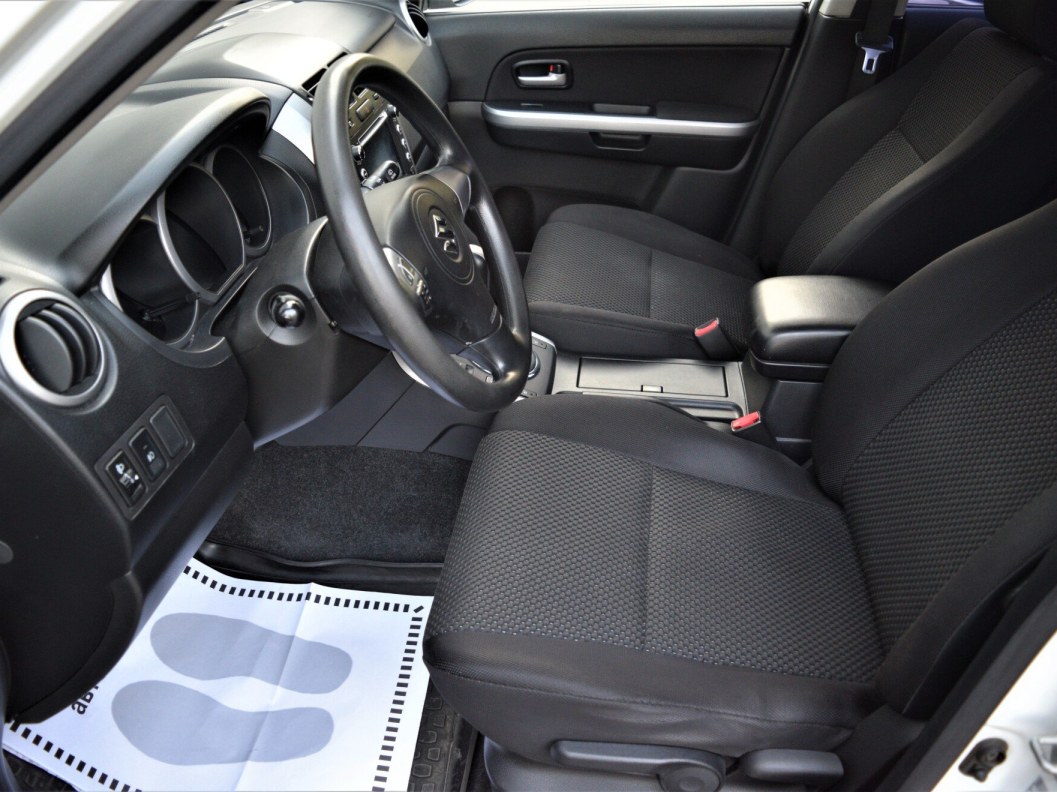 Suzuki Grand Vitara 2.0 АКПП, 2011 фото 10