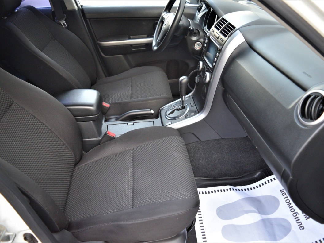 Suzuki Grand Vitara 2.0 АКПП, 2011 фото 11