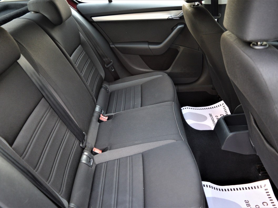 Skoda Octavia 1.6 АКПП, 2018 фото 12