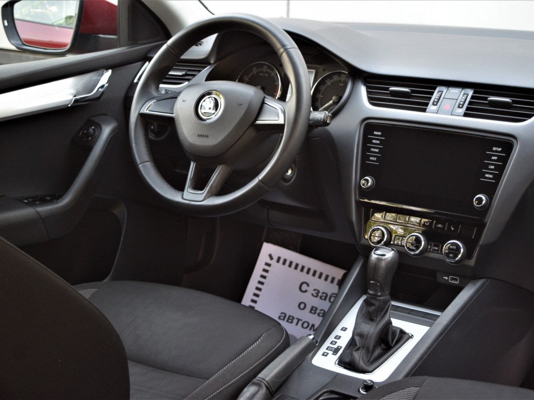 Skoda Octavia 1.6 АКПП, 2018 фото 19