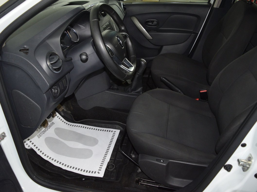 Renault Logan Drive 1.6 МКПП, 2019 фото 9