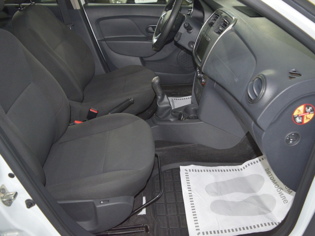 Renault Logan Drive 1.6 МКПП, 2019 фото 11