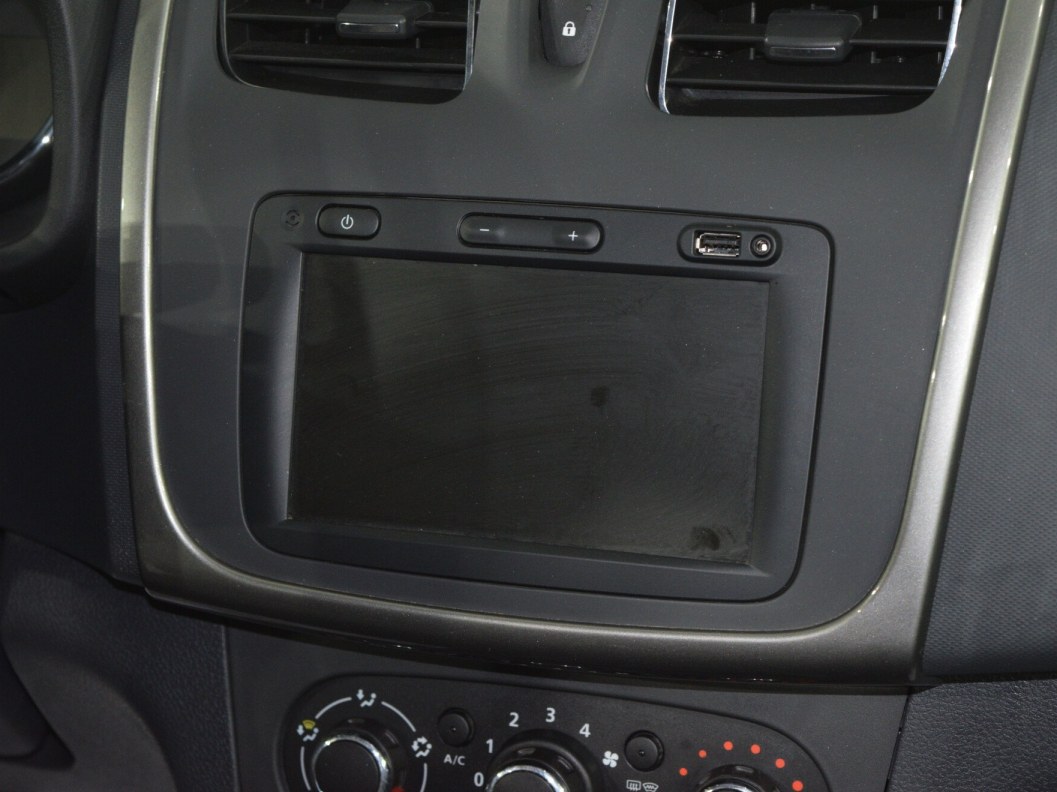 Renault Logan Drive 1.6 МКПП, 2019 фото 14