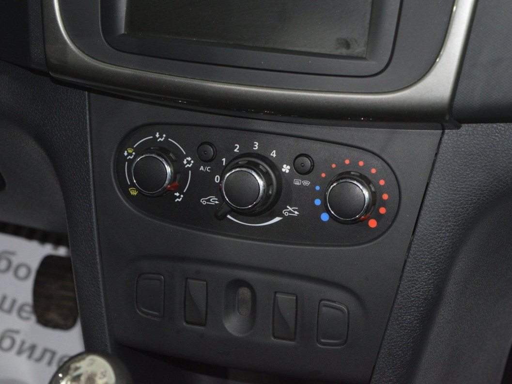 Renault Logan Drive 1.6 МКПП, 2019 фото 15