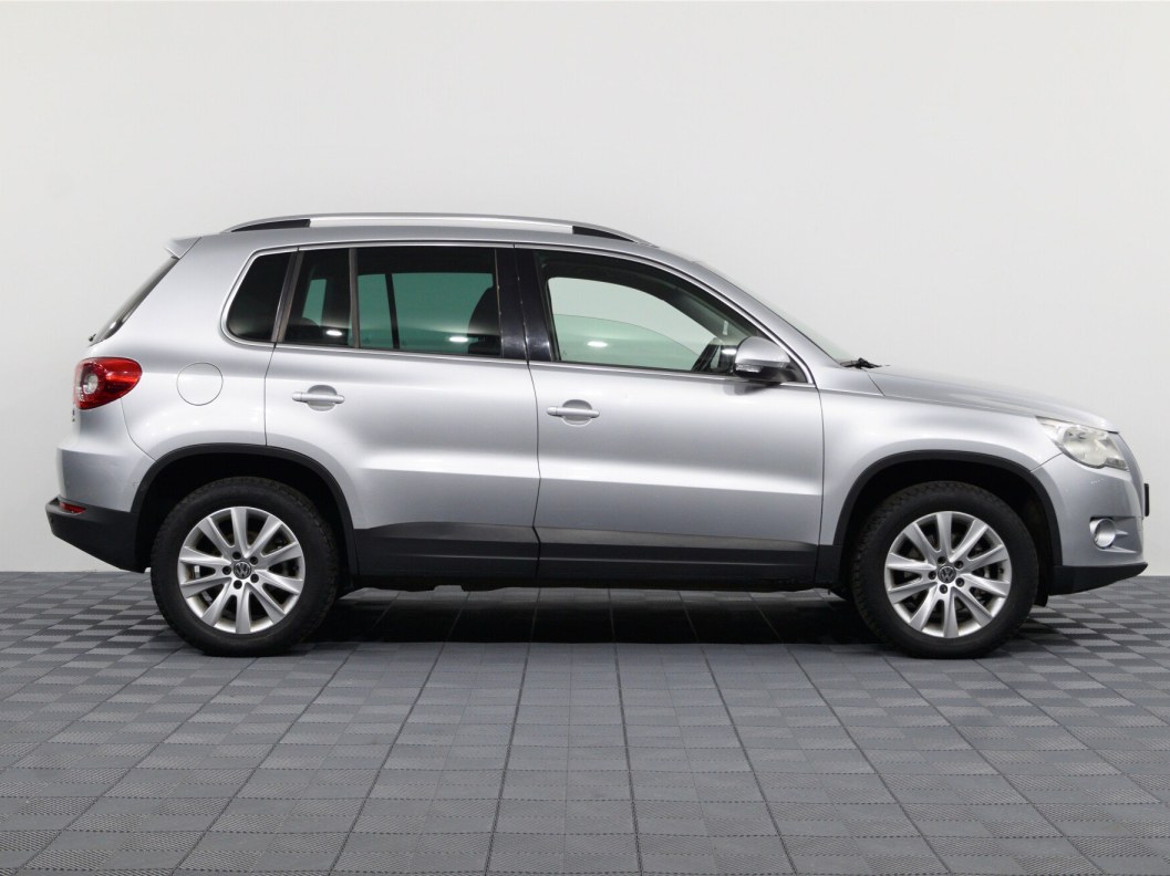 Volkswagen Tiguan 2.0 АКПП, 2011 фото 4