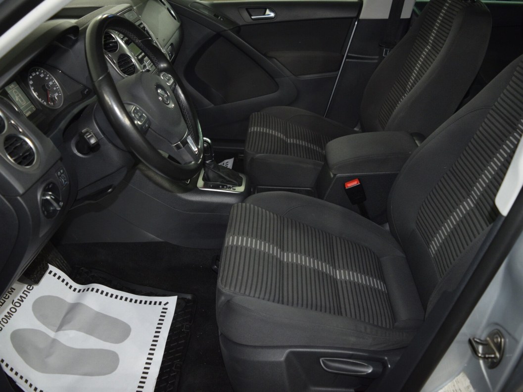 Volkswagen Tiguan 2.0 АКПП, 2011 фото 9