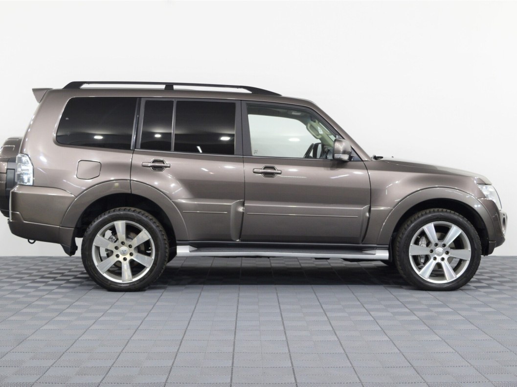 Mitsubishi Pajero Ultimate S72 3.2 АКПП, 2013 фото 4