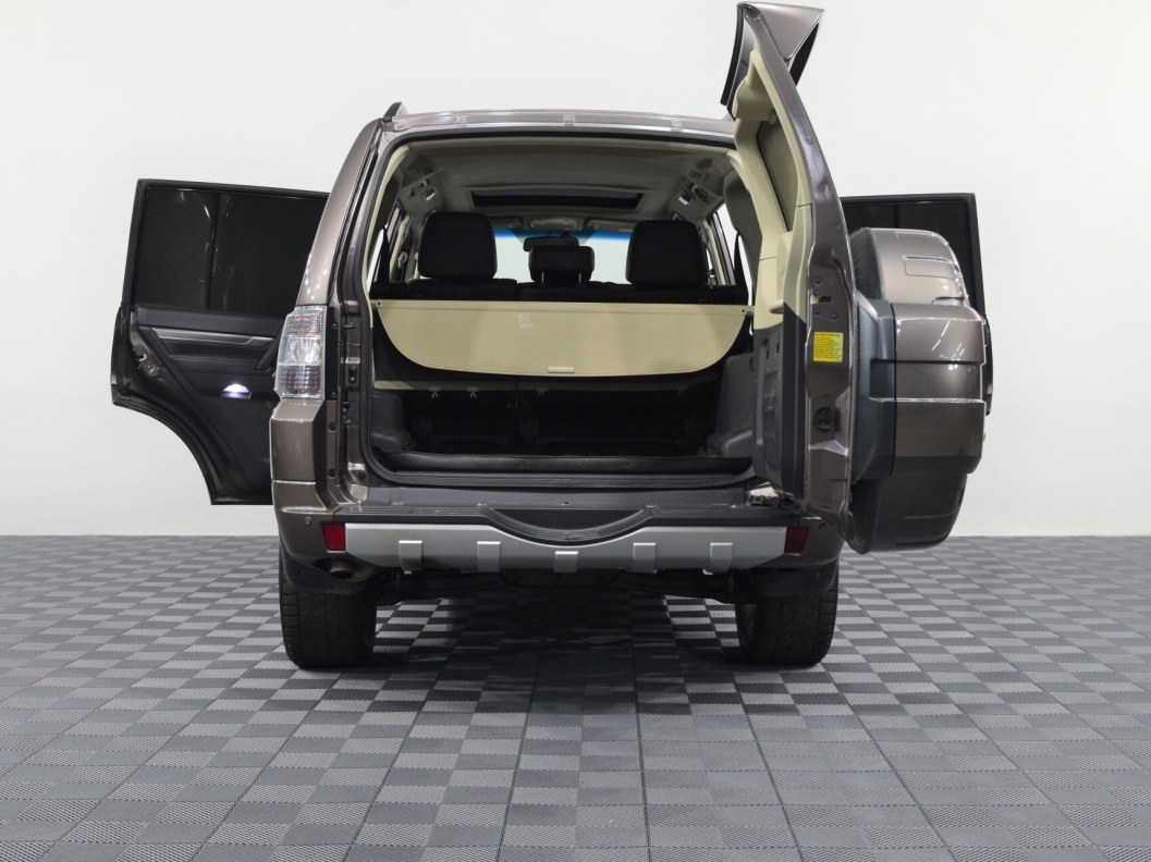 Mitsubishi Pajero Ultimate S72 3.2 АКПП, 2013 фото 9