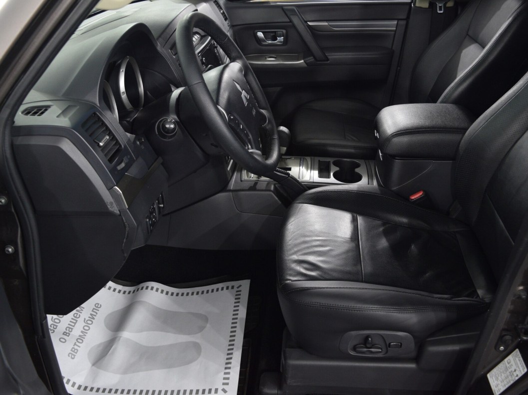 Mitsubishi Pajero Ultimate S72 3.2 АКПП, 2013 фото 10