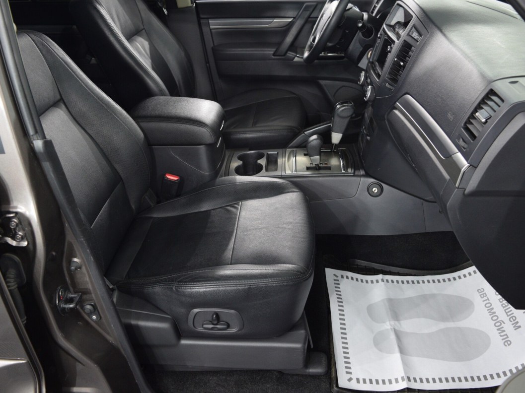 Mitsubishi Pajero Ultimate S72 3.2 АКПП, 2013 фото 12